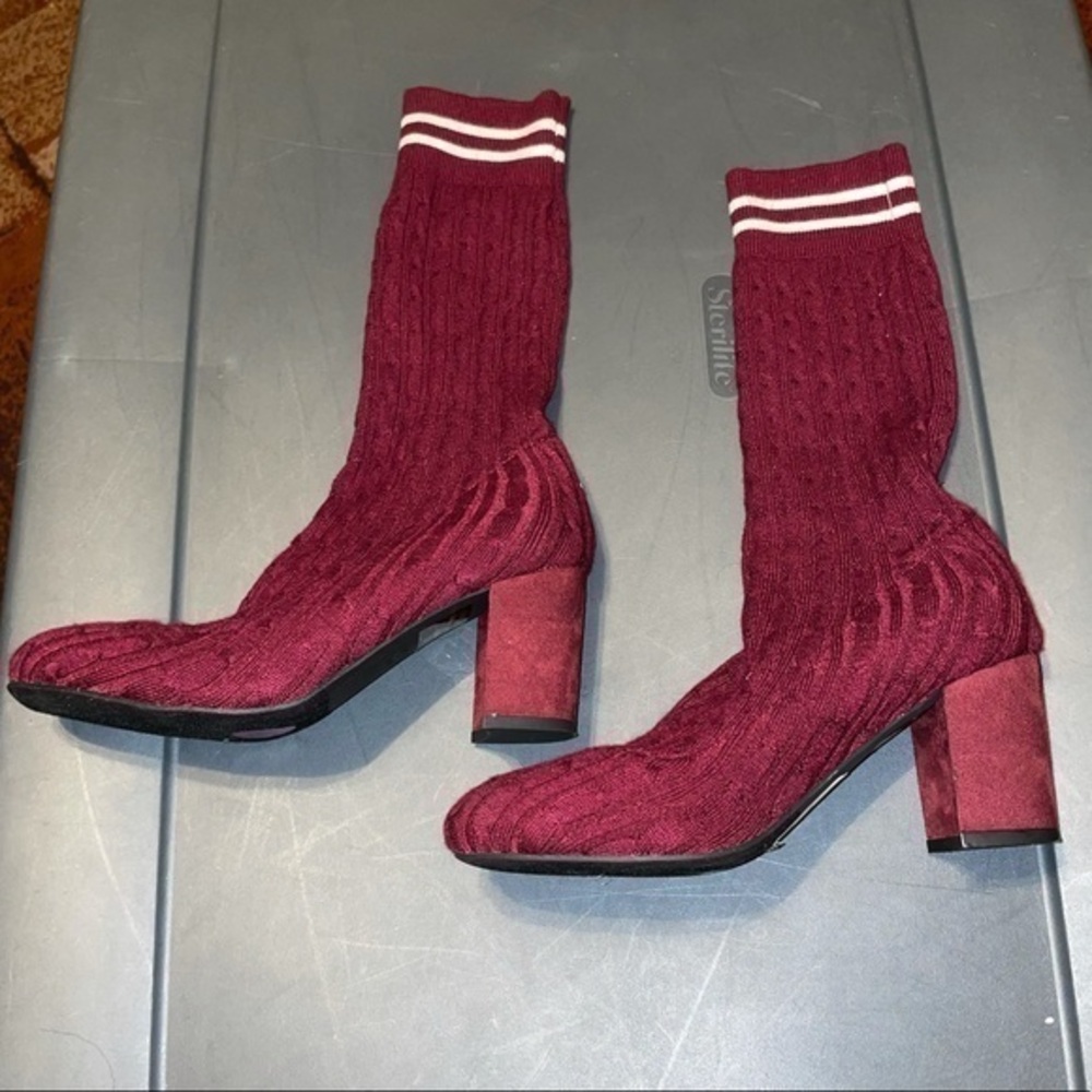 Women Burgundy Sock Style Boot Size 8.5